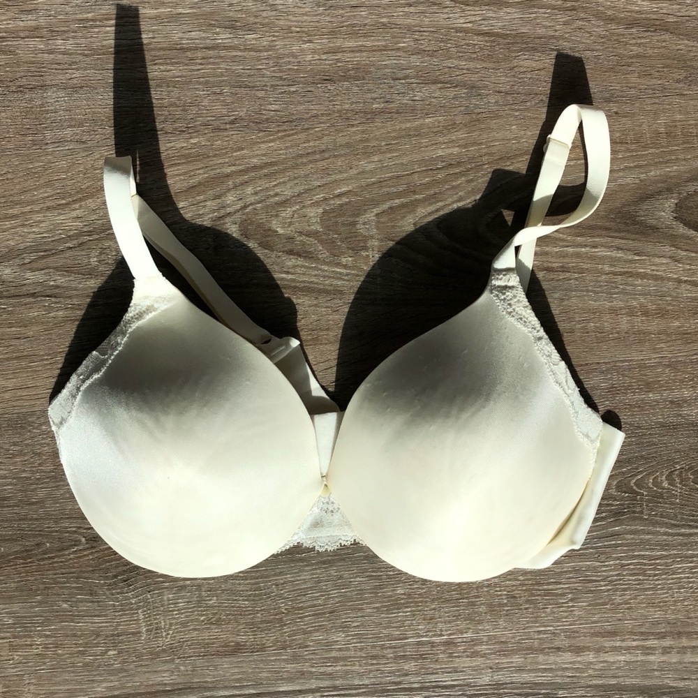 MaidenForm White Lace Padded Bra